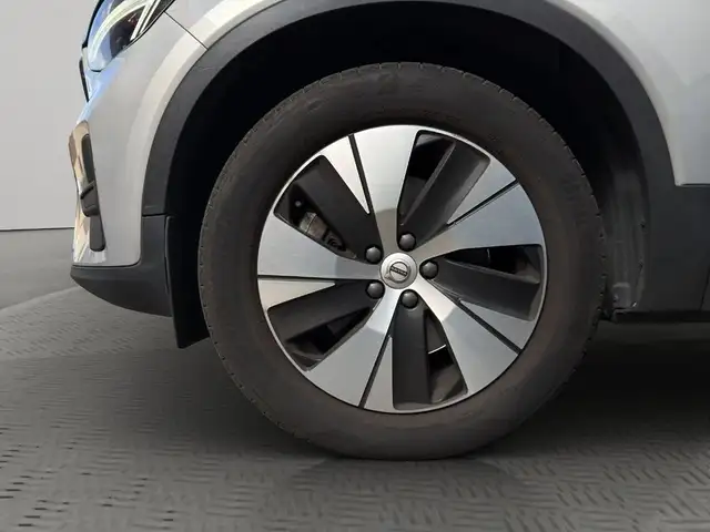 Volvo XC40 view 9