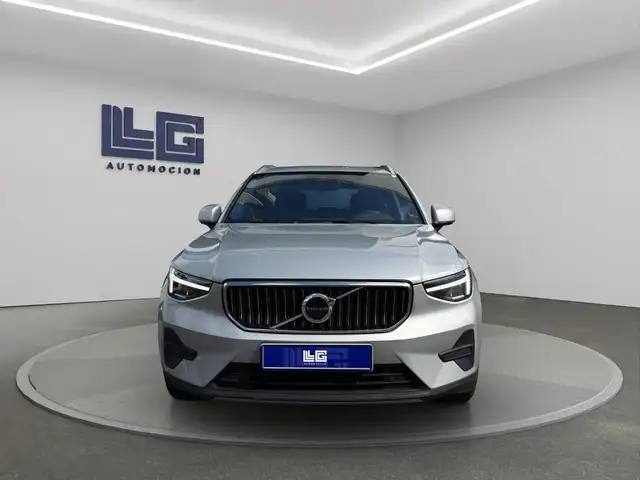 Volvo XC40 view 3