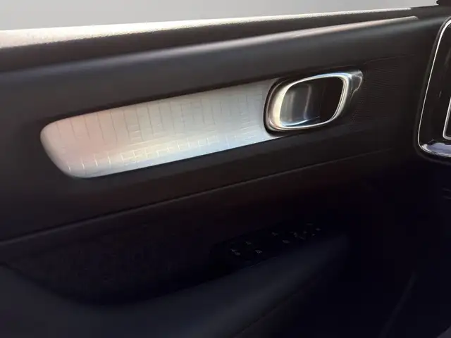 Volvo XC40 view 14