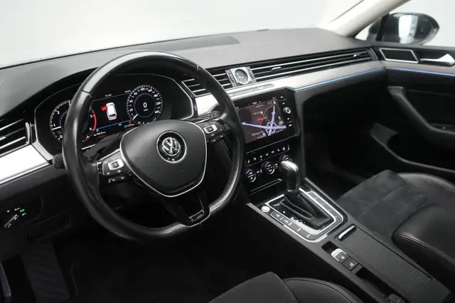 Volkswagen Passat view 25