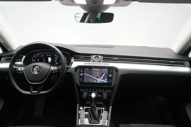 Volkswagen Passat view 19