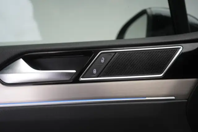 Volkswagen Passat view 26