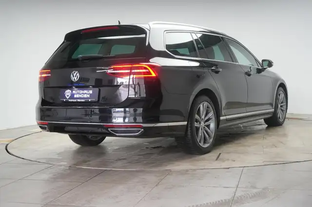 Volkswagen Passat view 5