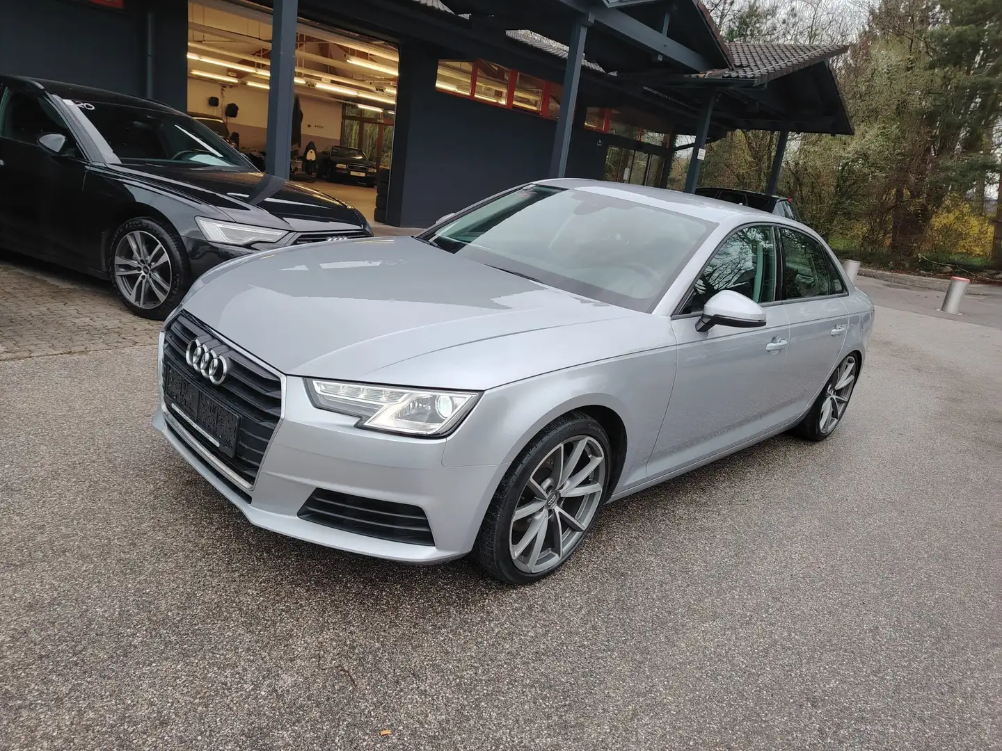 Audi A4 Limo Navi,Leder Alcantara Sportsitze,LED,Xenon Silber - 2