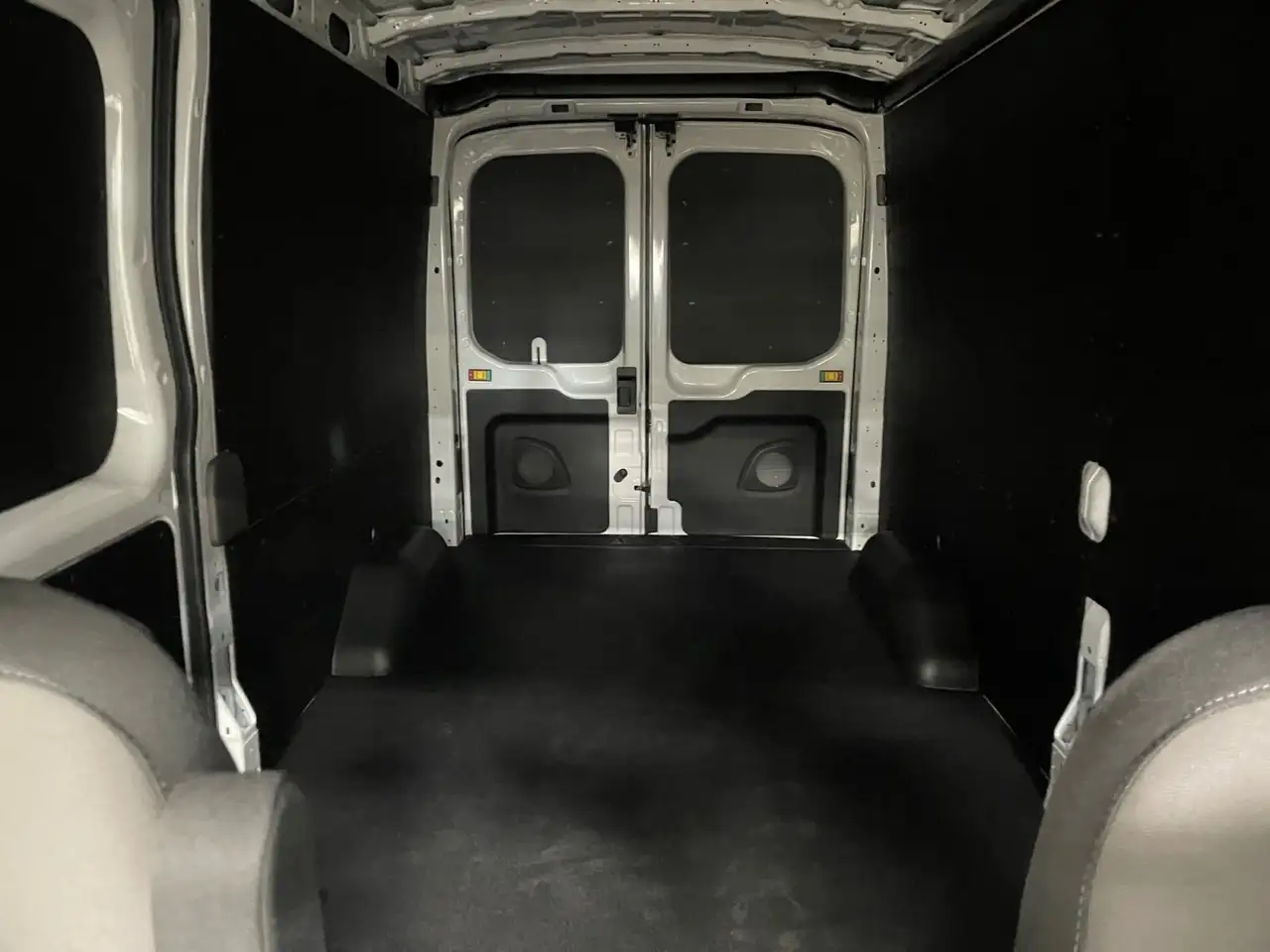 Ford Transit Cargo Van снимка Ford Transit Cargo Van