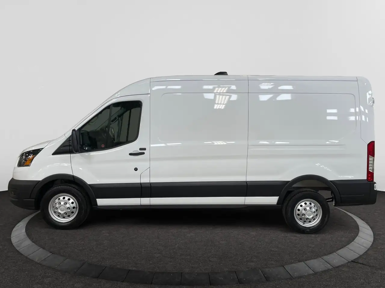 Ford Transit Cargo Van снимка Ford Transit Cargo Van