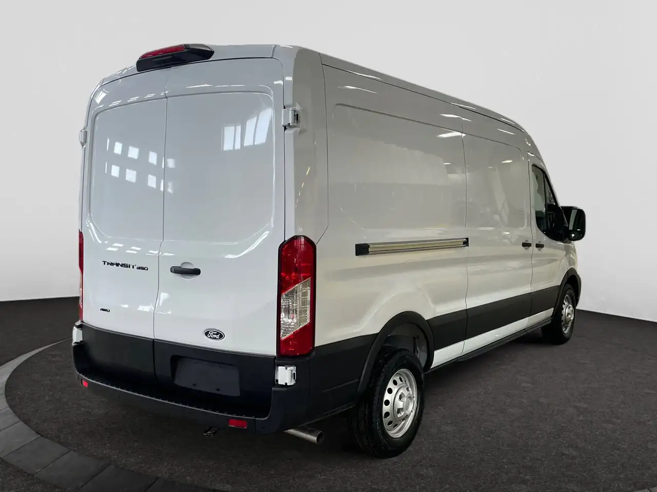 Ford Transit Cargo Van снимка Ford Transit Cargo Van