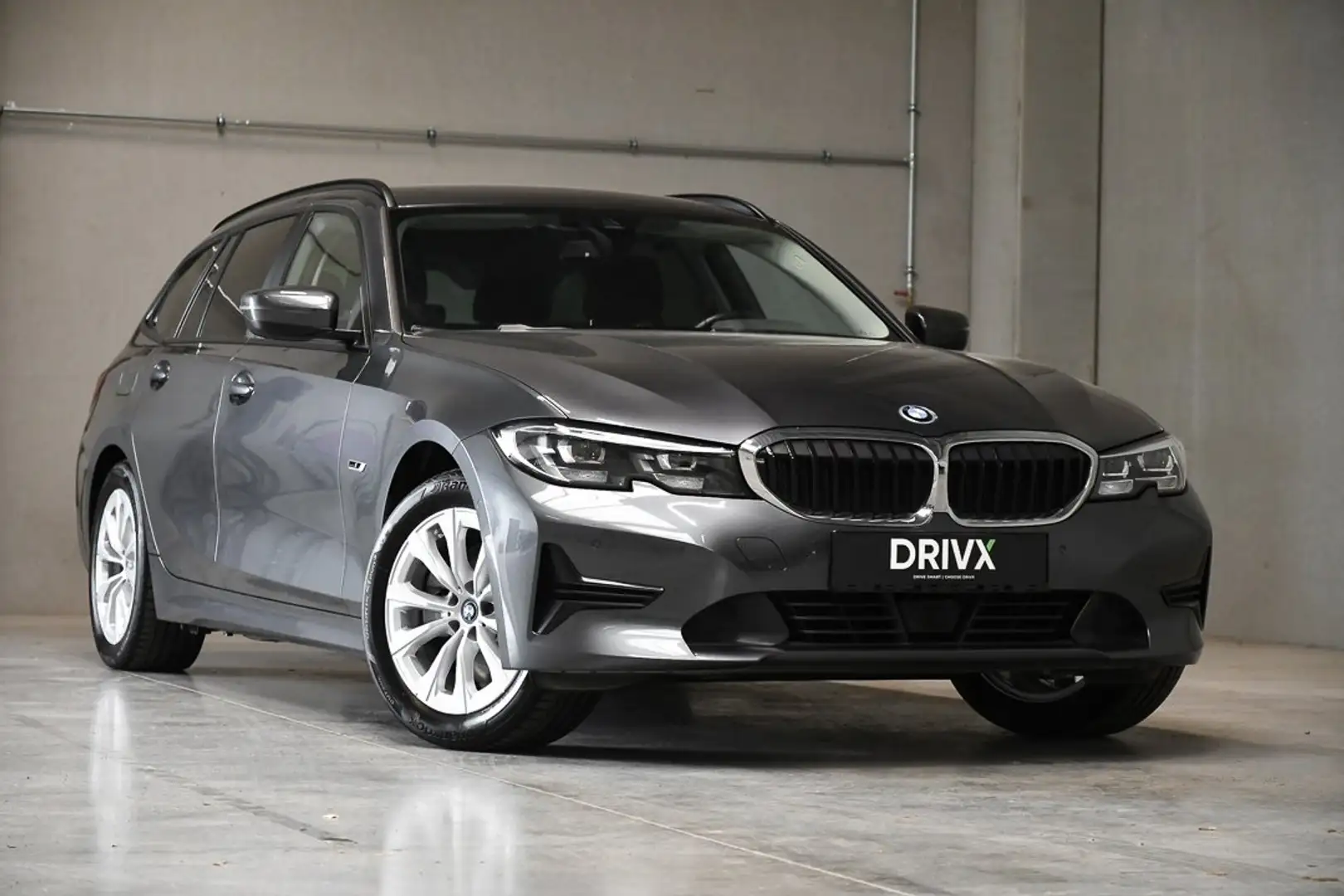 BMW 320 320e Touring Aut. Gris - 1