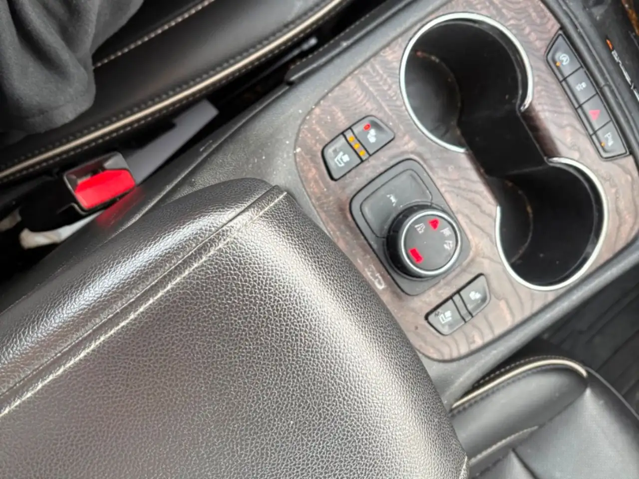 GMC Acadia снимка GMC Acadia