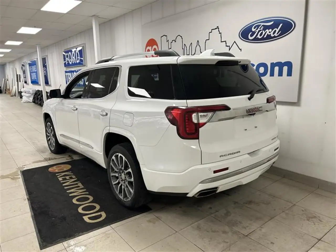 GMC Acadia снимка GMC Acadia