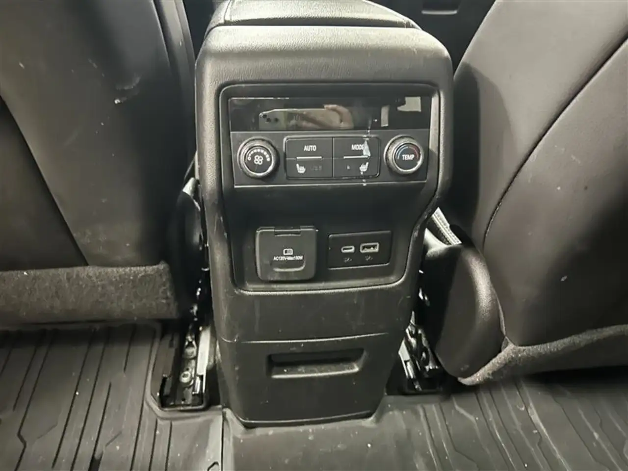 GMC Acadia снимка GMC Acadia