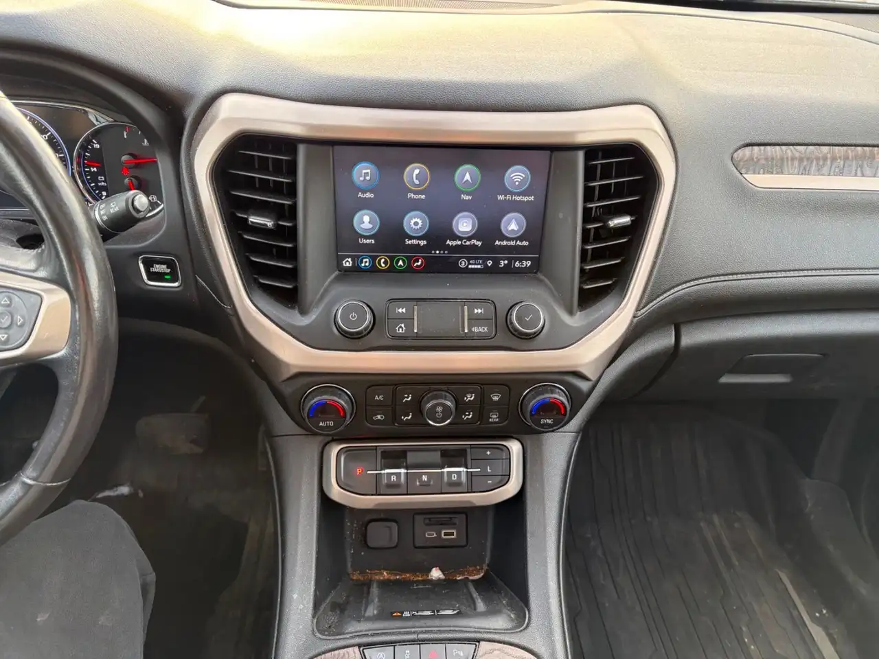 GMC Acadia снимка GMC Acadia