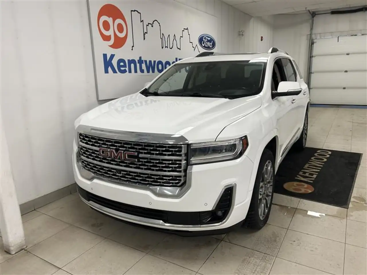 GMC Acadia снимка GMC Acadia