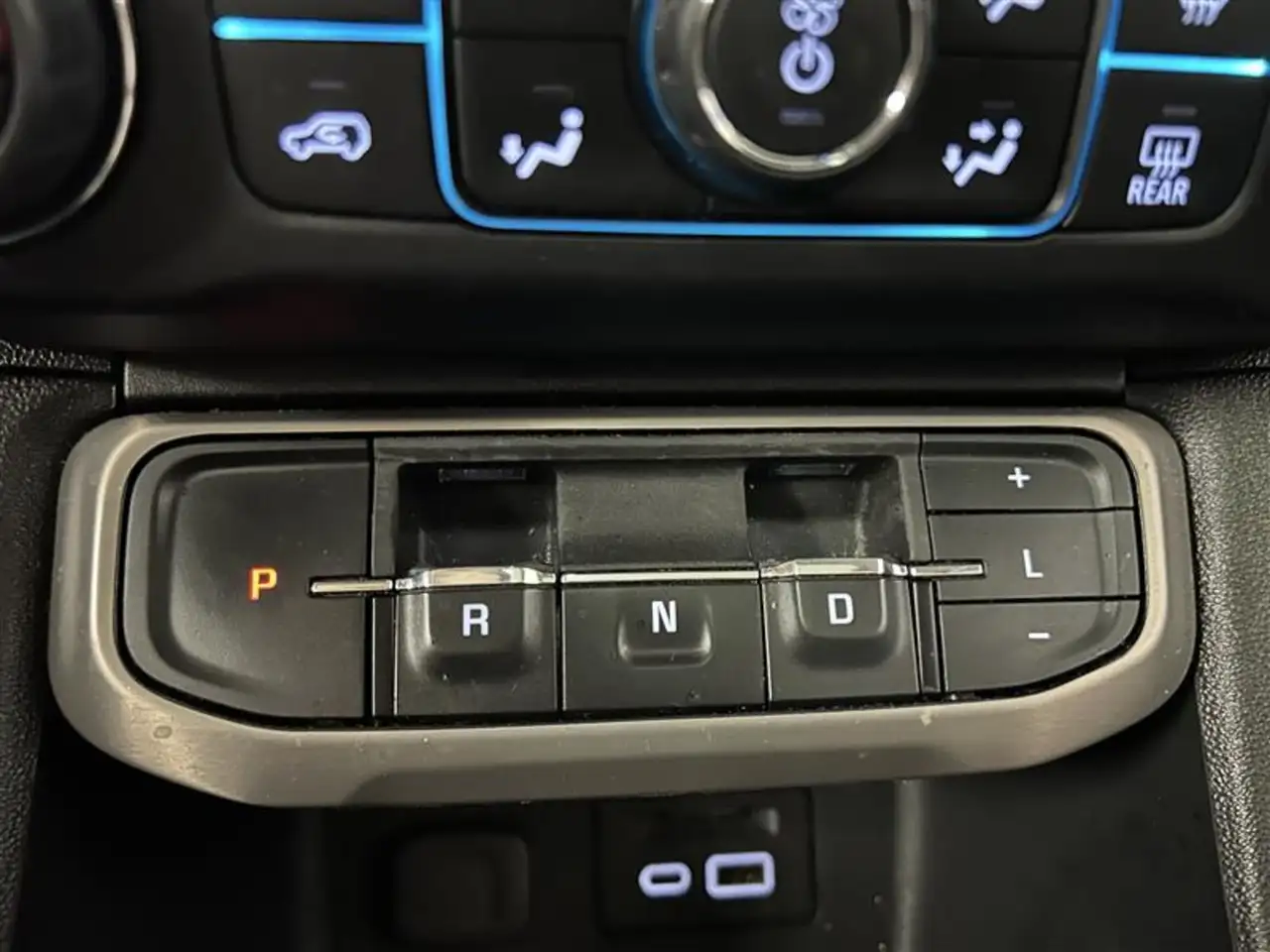 GMC Acadia снимка GMC Acadia