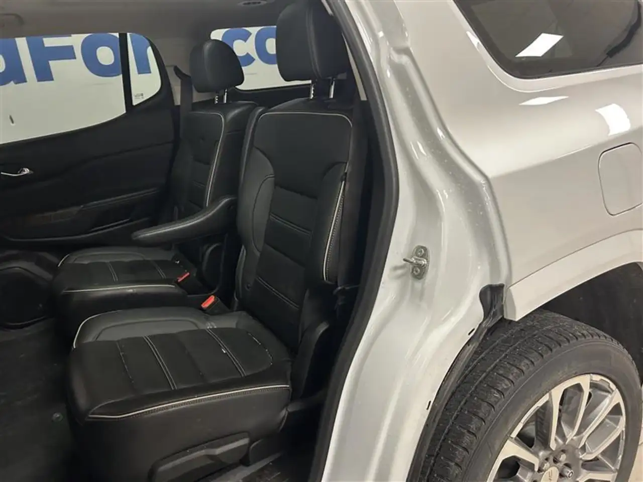 GMC Acadia снимка GMC Acadia