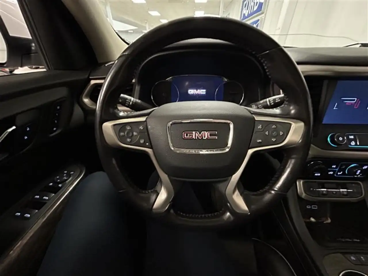 GMC Acadia снимка GMC Acadia