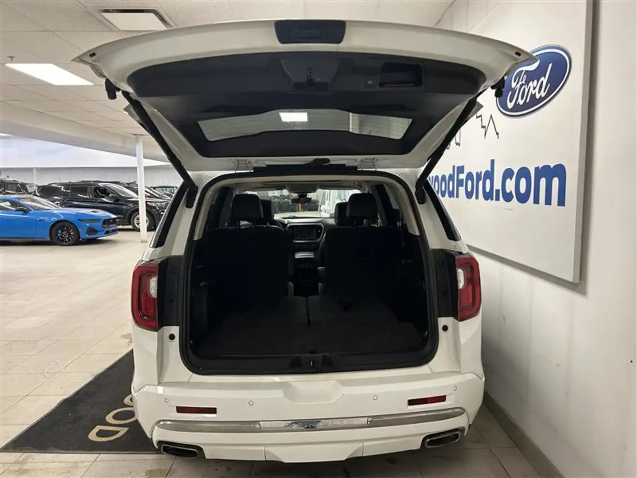 GMC Acadia снимка GMC Acadia