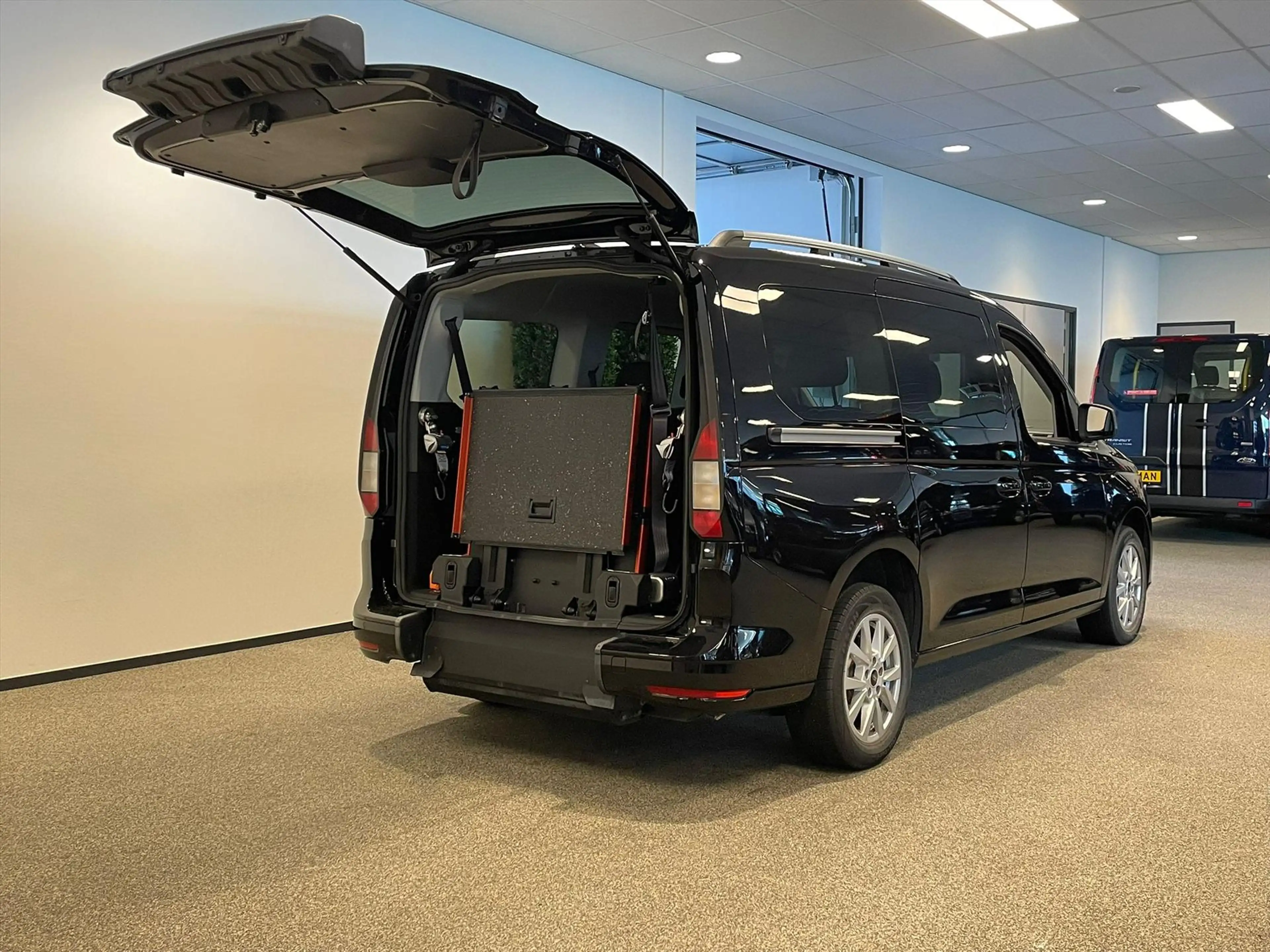 Ford Tourneo Connect L2 Rolstoelauto Automaat 5+1 — photo 6