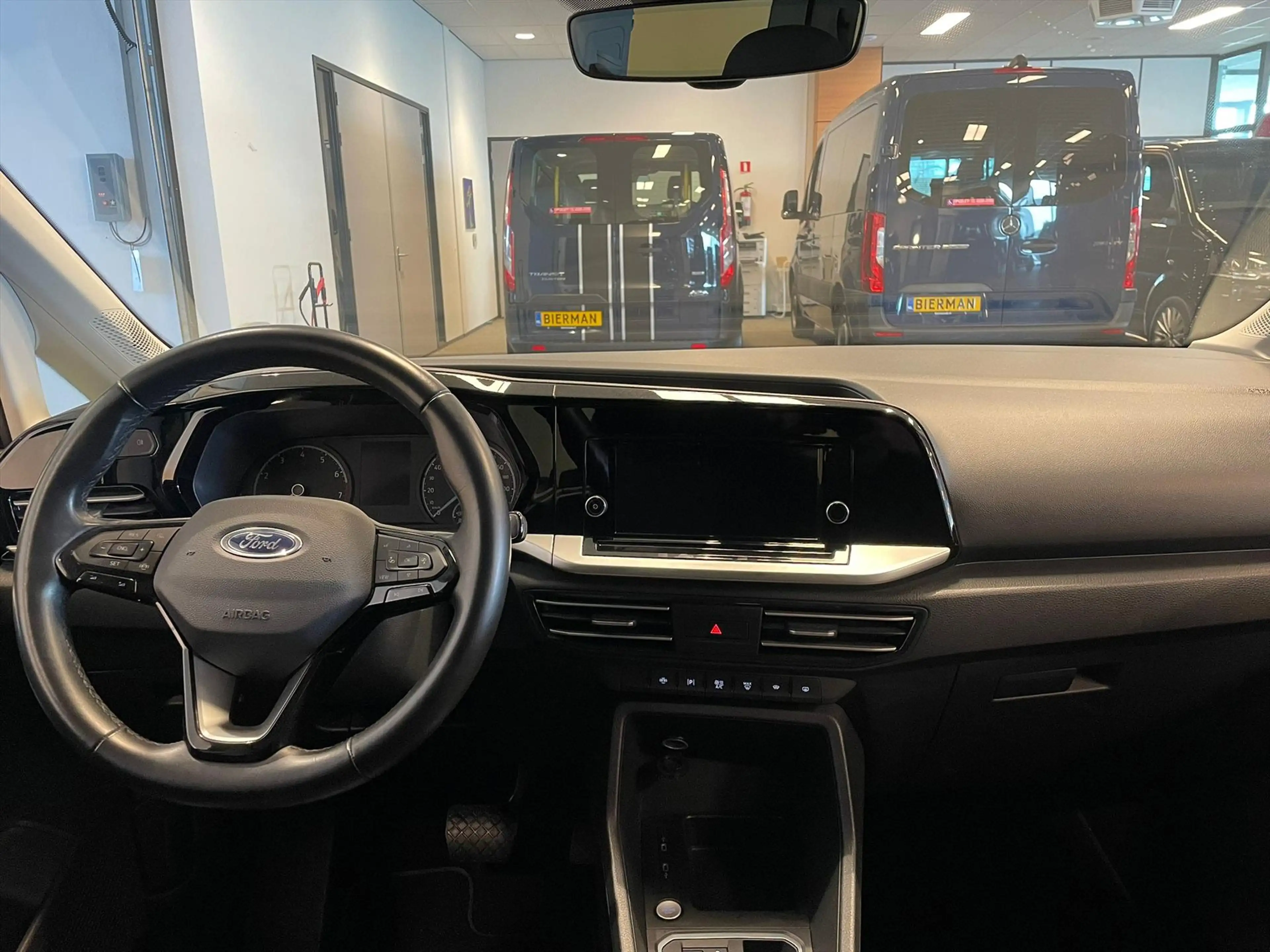 Ford Tourneo Connect L2 Rolstoelauto Automaat 5+1 — photo 13