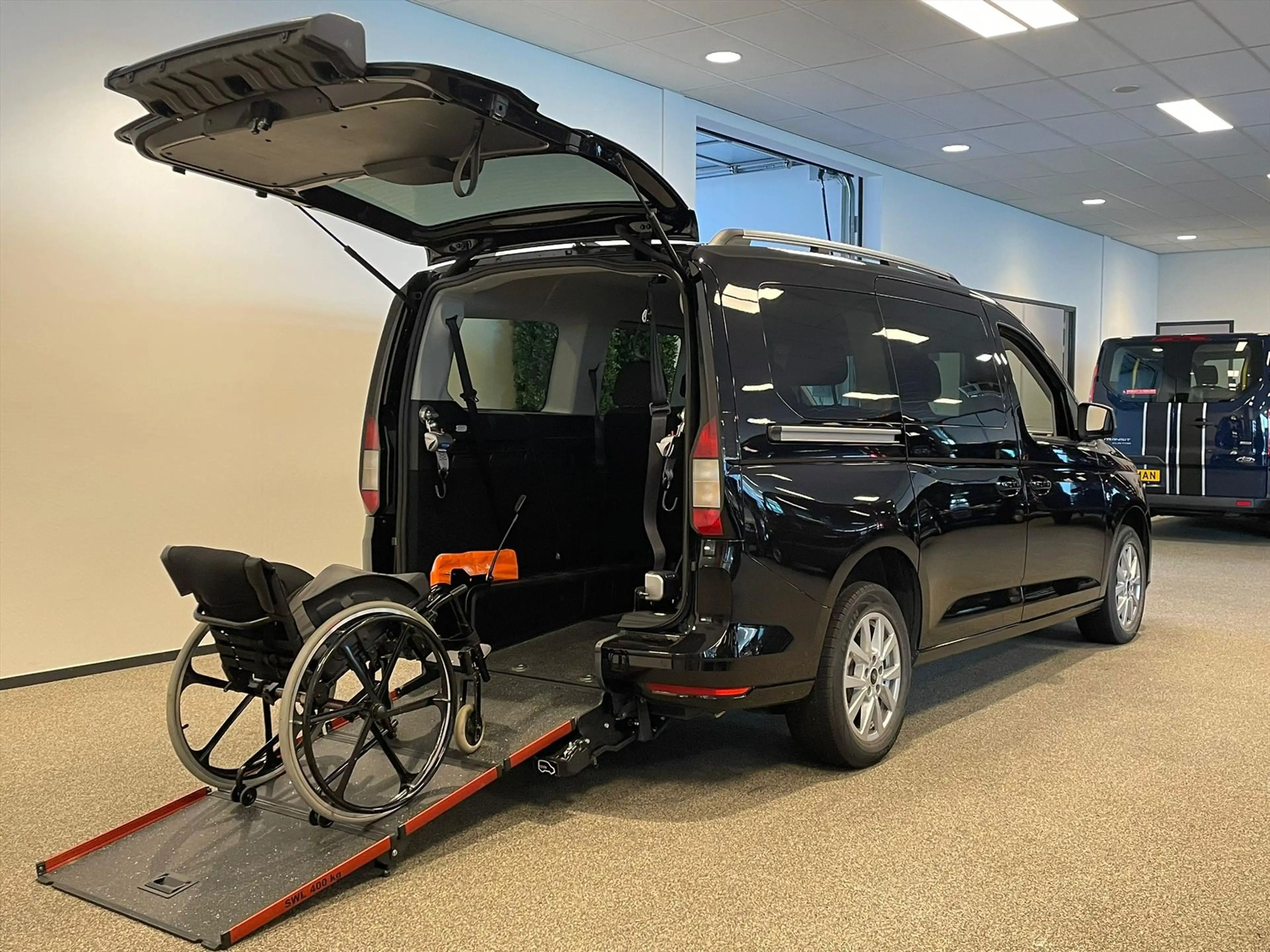 Ford Tourneo Connect L2 Rolstoelauto Automaat 5+1 — photo 5