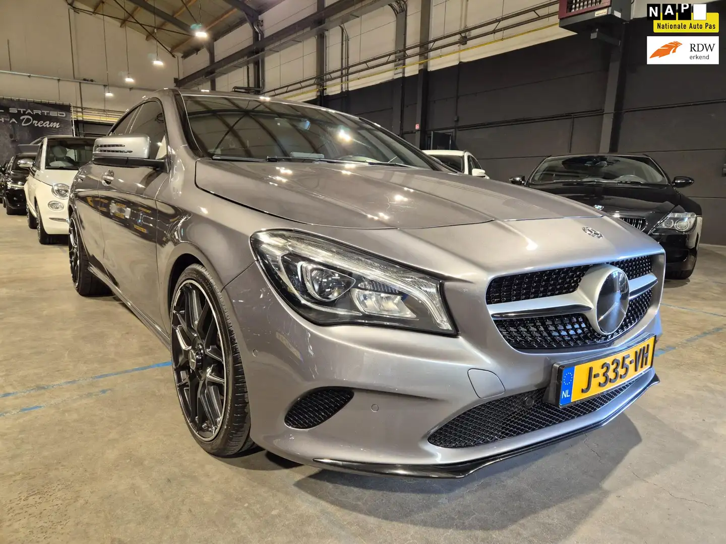 Mercedes-Benz CLA 180 Automaat - Leder - Stoelverw - Clima - Cruise - Ca Grijs - 1
