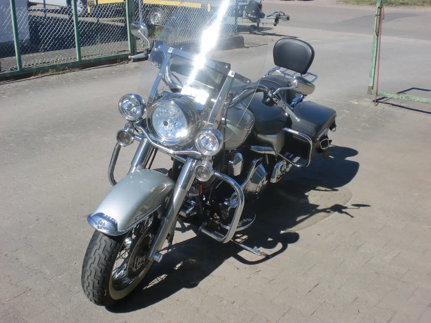 Harley-Davidson Road King Plateado - 2