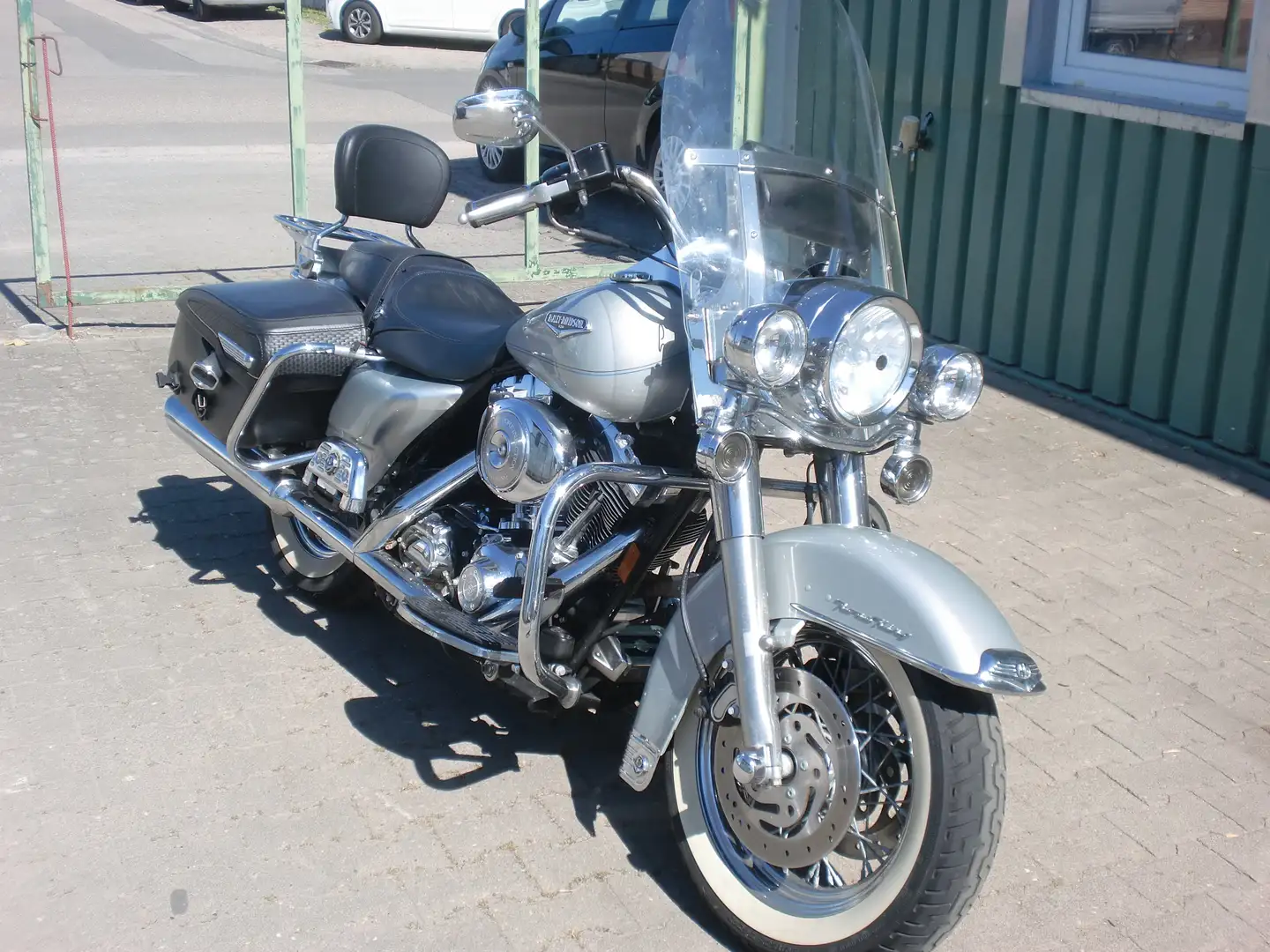 Harley-Davidson Road King Plateado - 1