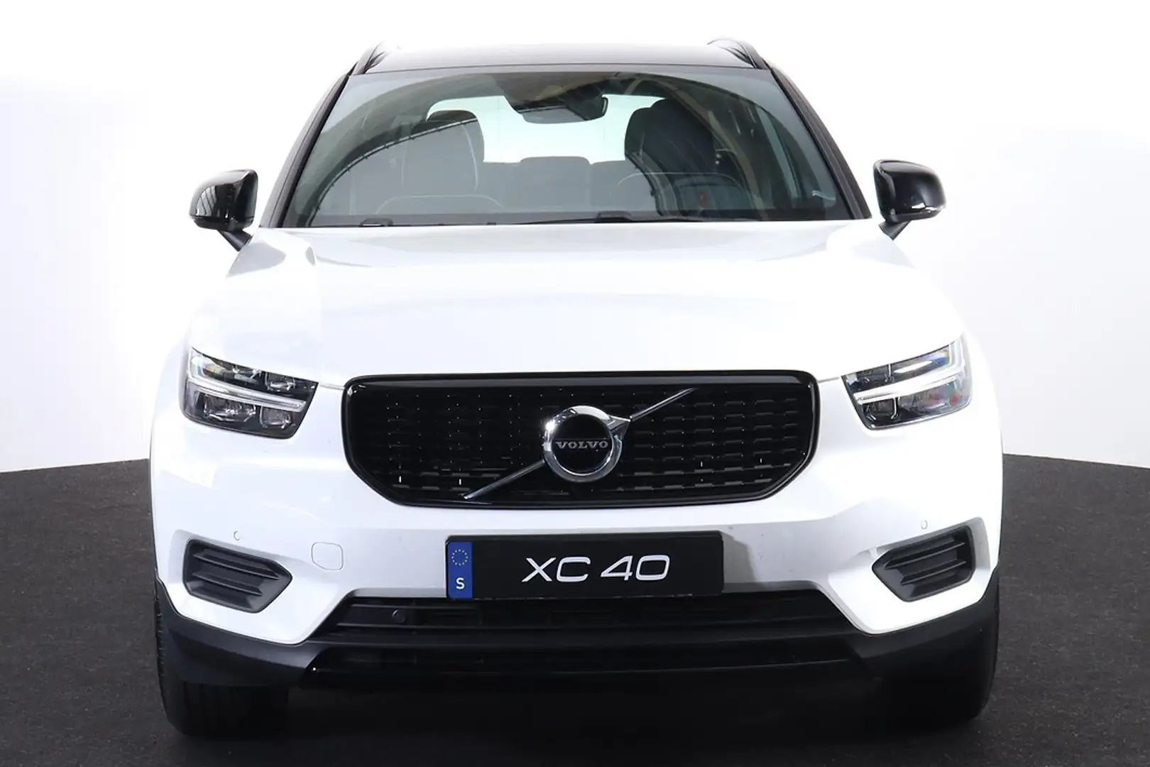 Volvo XC40 T5 Recharge R-Design - IntelliSafe Assist - Parkee Wit - 2