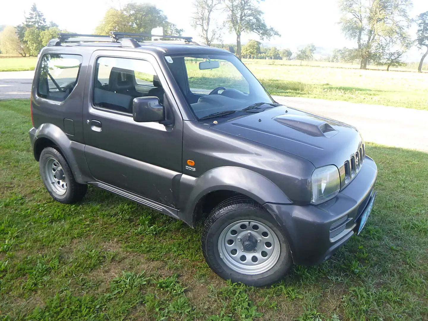Suzuki Jimny 1,5 VX DDiS Grau - 2