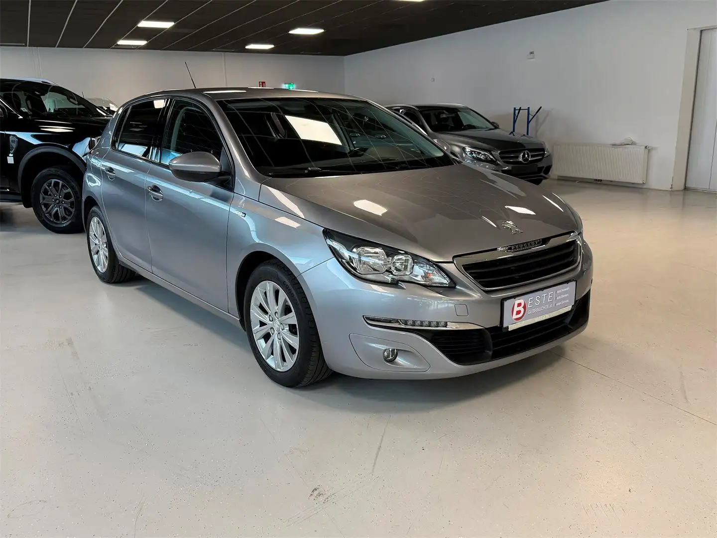 Peugeot 308 1,6 Blue HDi Active Grau - 1