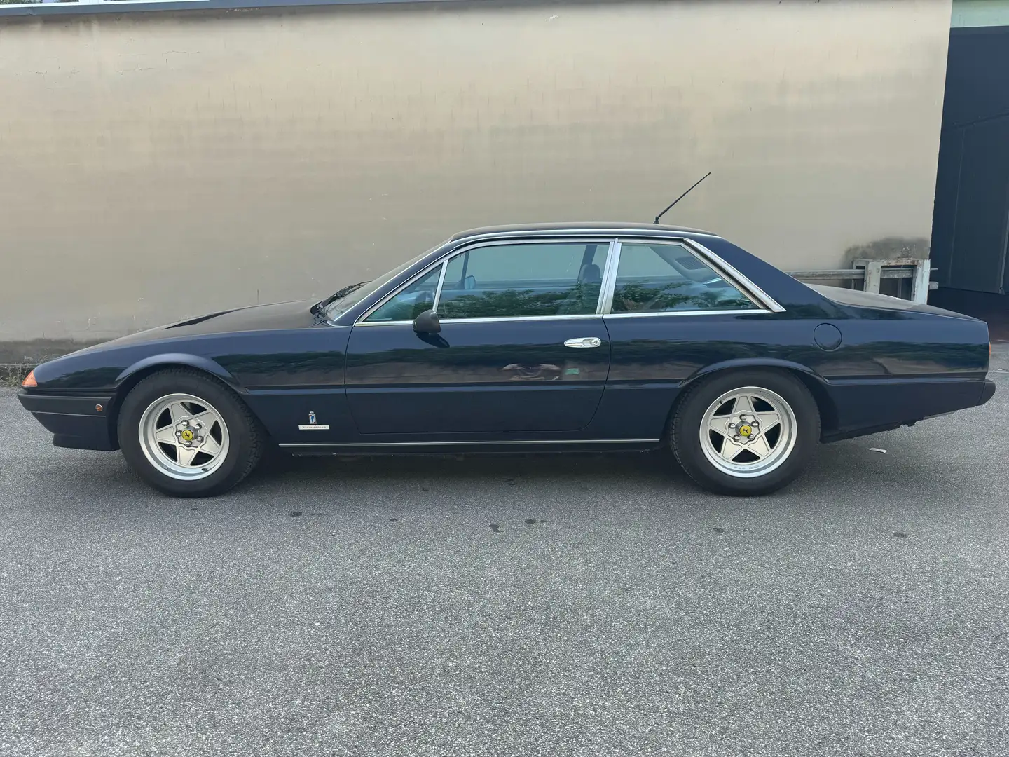 Ferrari 400 i Blue - 2