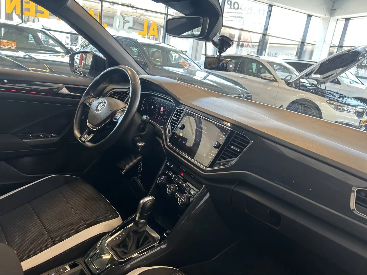 Volkswagen T-Roc 1.5 TSI Sport Business R | Automaat | Digital dash Weiß - 2