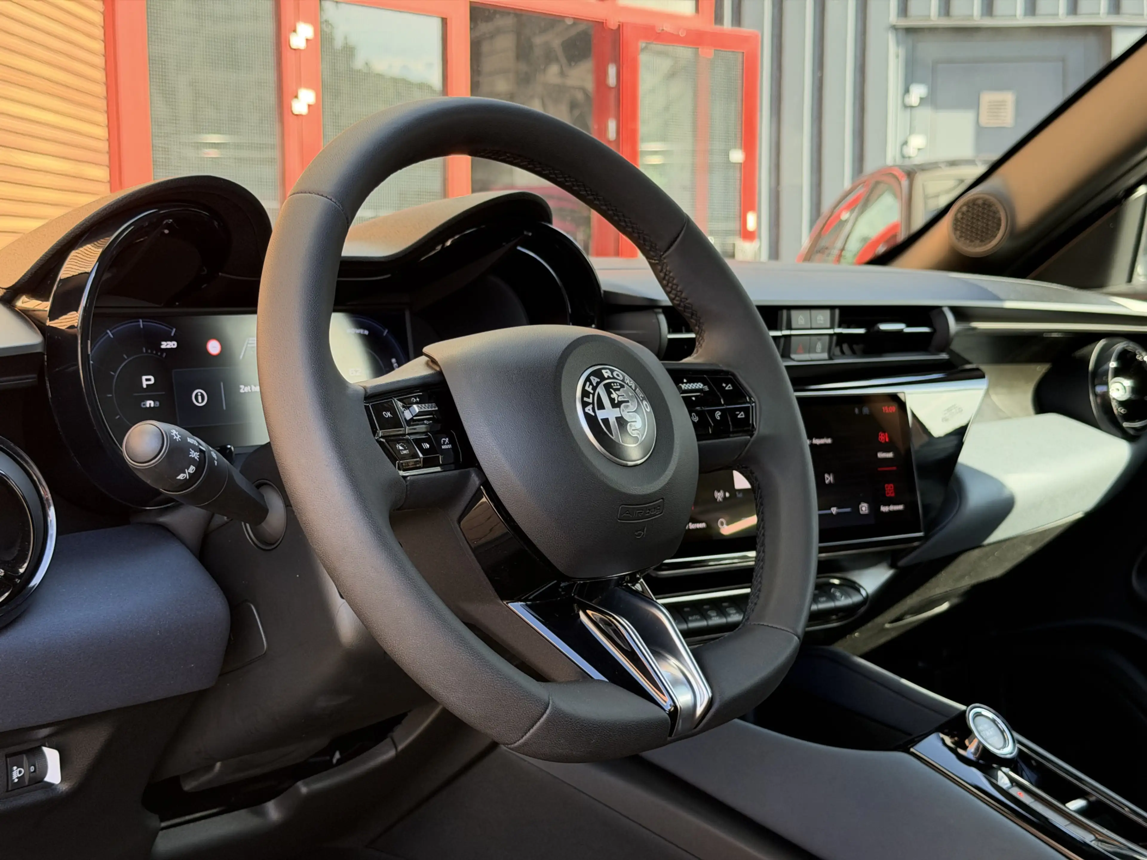 Alfa Romeo Junior Elettrica 54 kWh Cruise control / Carplay / Lm vel — photo 7