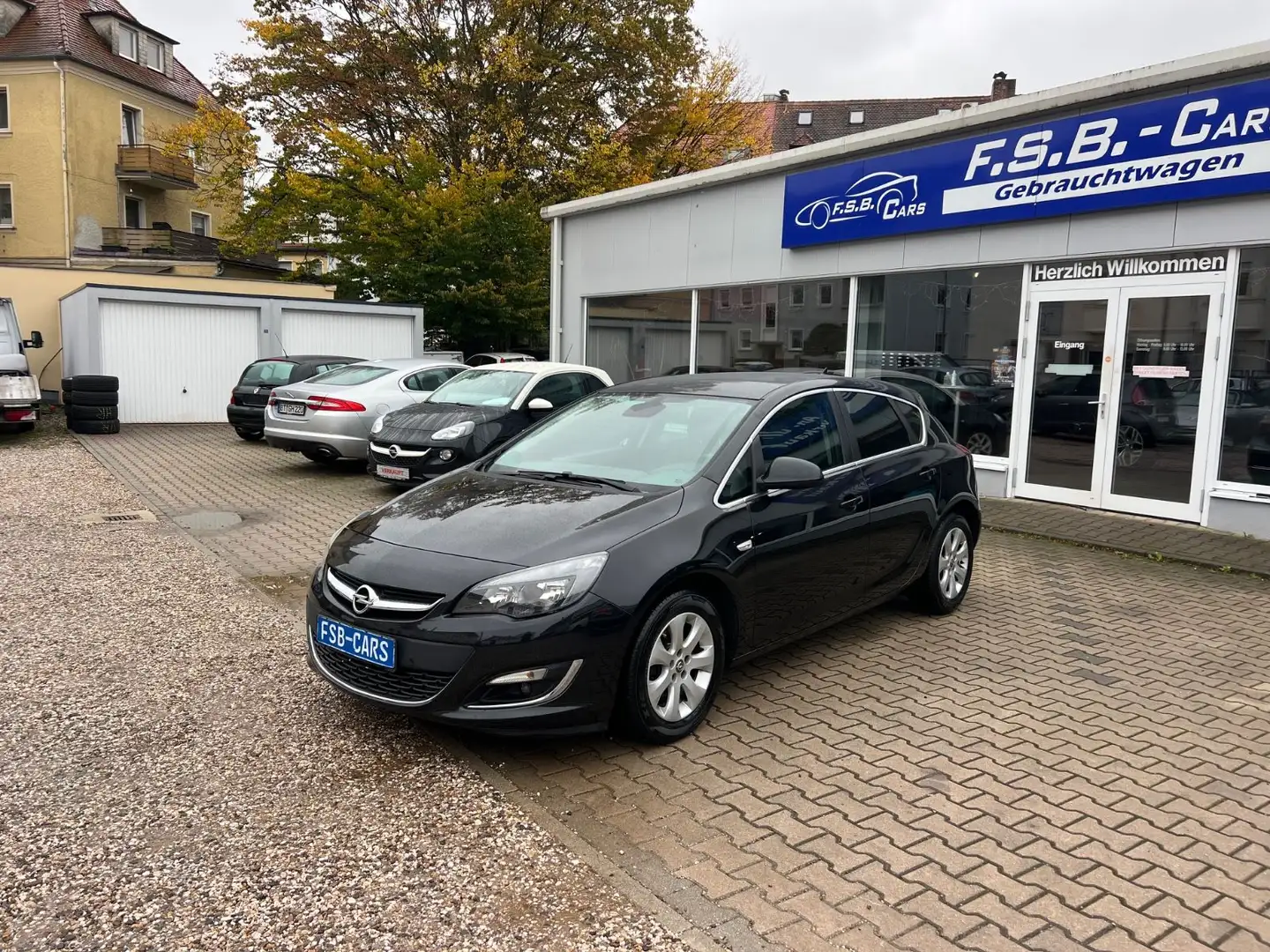 Opel Astra J Lim. 5-trg. Exklusiv Noir - 2