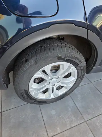 Land Rover Discovery Sport view 8