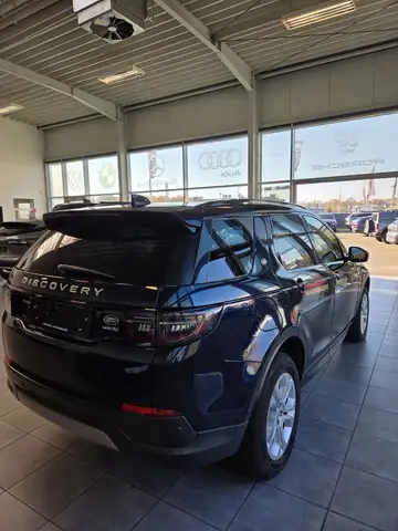 Land Rover Discovery Sport view 6