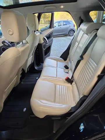Land Rover Discovery Sport view 10