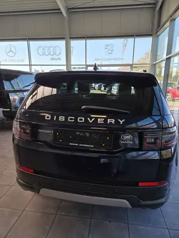 Land Rover Discovery Sport view 4