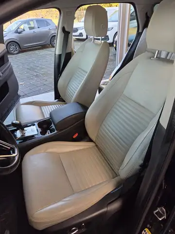 Land Rover Discovery Sport view 13