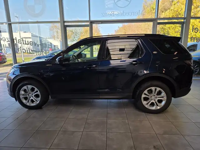 Land Rover Discovery Sport view 2