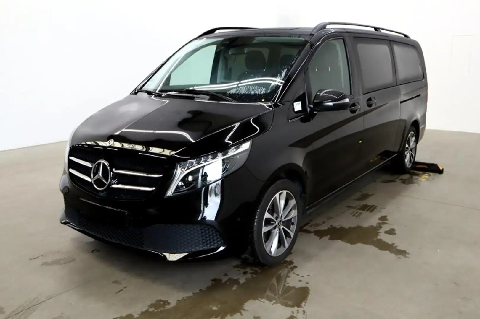 Mercedes-Benz V 300 d AVANTGARDE Extralang Airmatic/LED/360° Black - 1