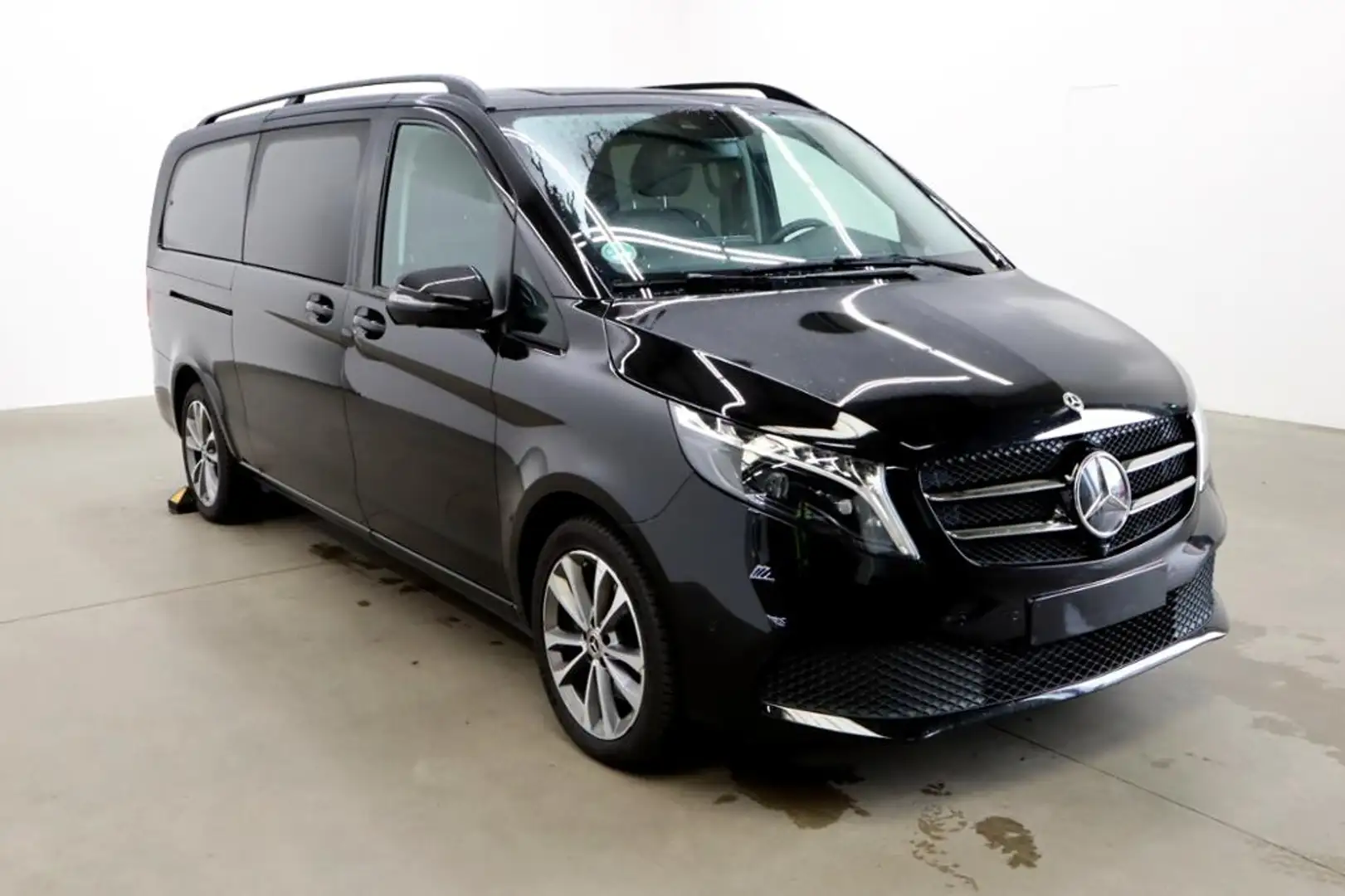 Mercedes-Benz V 300 d AVANTGARDE Extralang Airmatic/LED/360° Black - 2