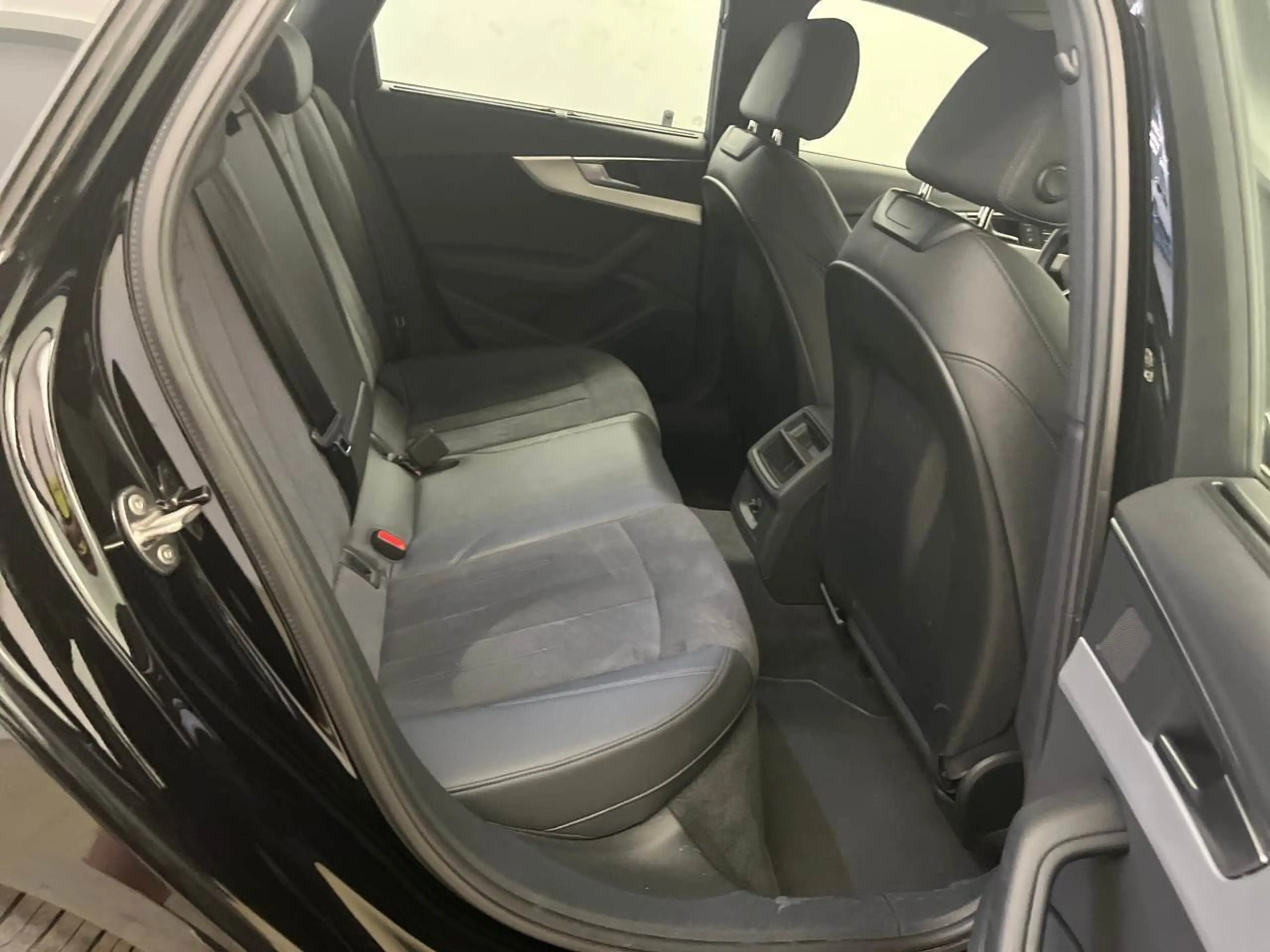 Audi A4 Avant 40 2.0 TDI advanced AHK SpoSi Key LED — photo 10