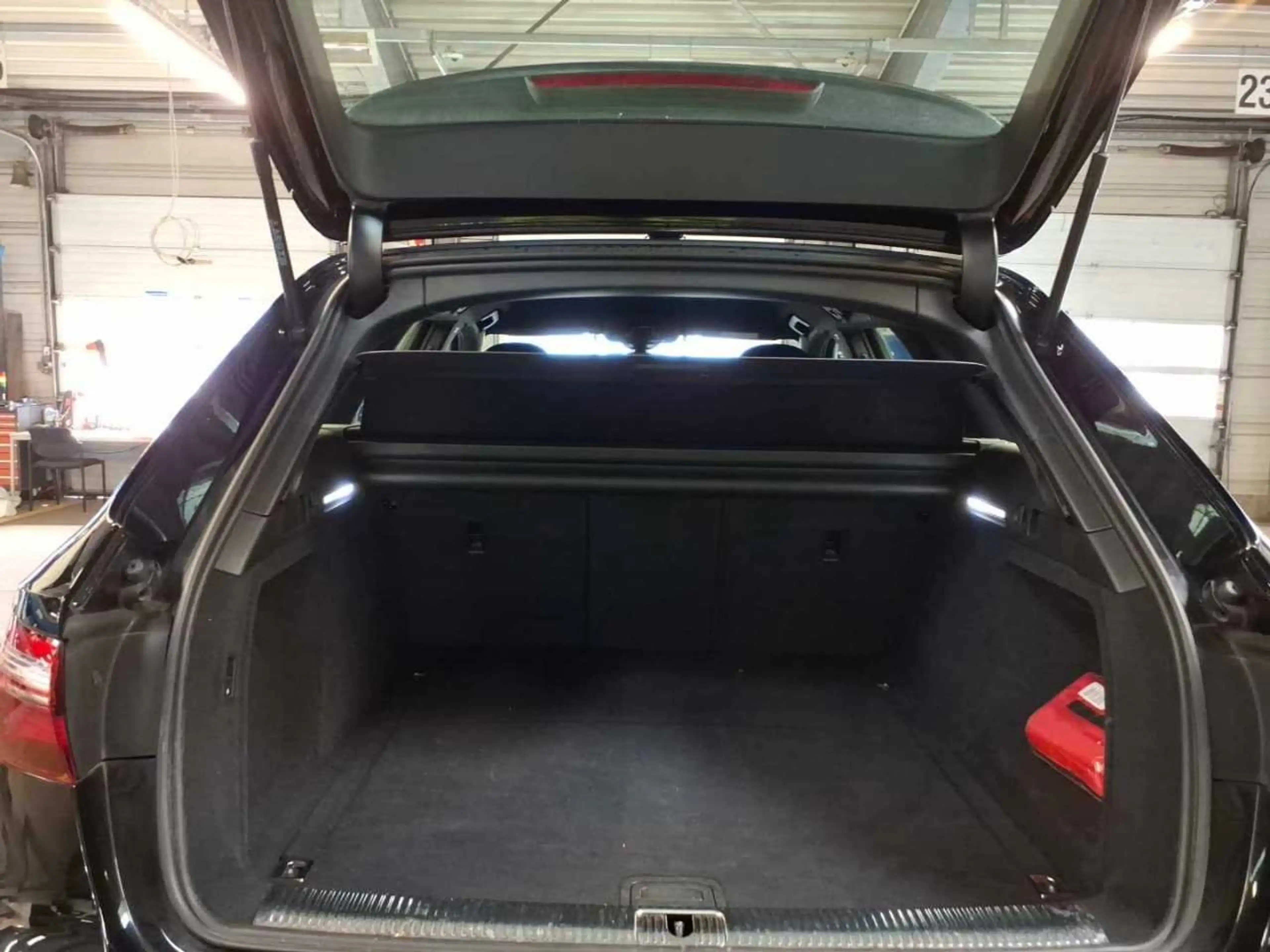 Audi A4 Avant 40 2.0 TDI advanced AHK SpoSi Key LED — photo 12