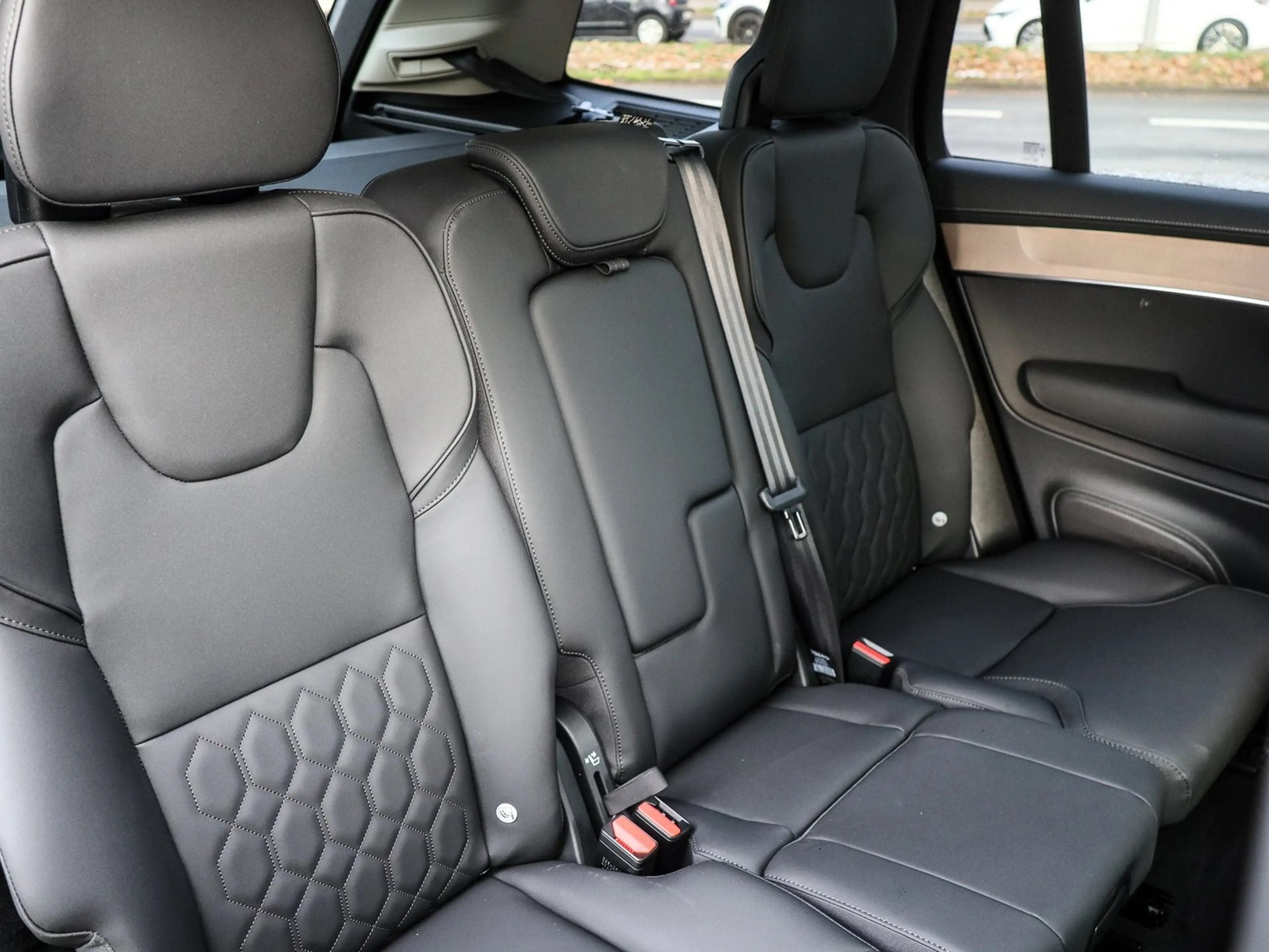 Volvo XC90 T8 AWD Reskin Plus Dark NP:95.230,-/PANO/360°/HK — photo 4