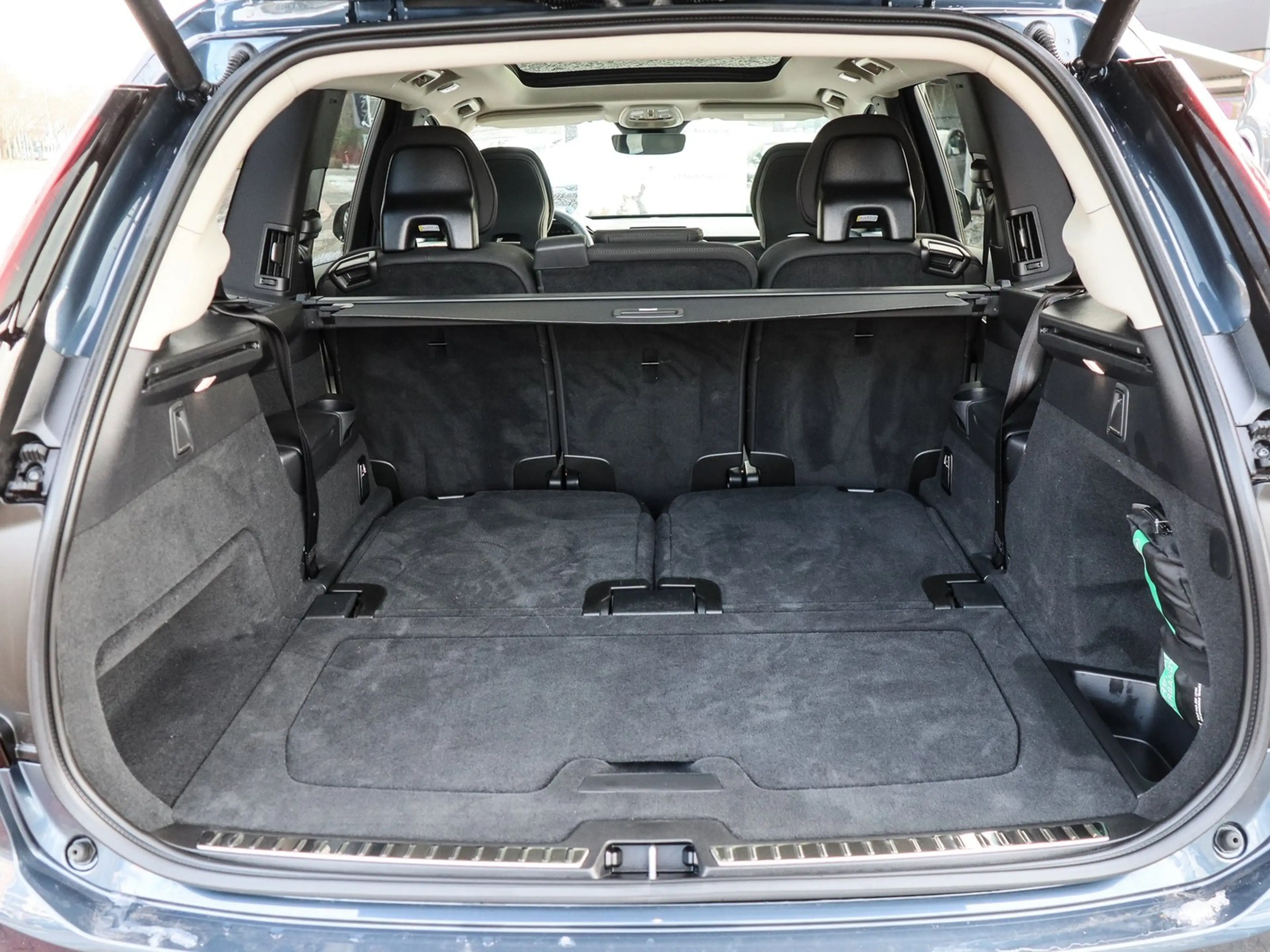 Volvo XC90 T8 AWD Reskin Plus Dark NP:95.230,-/PANO/360°/HK — photo 10