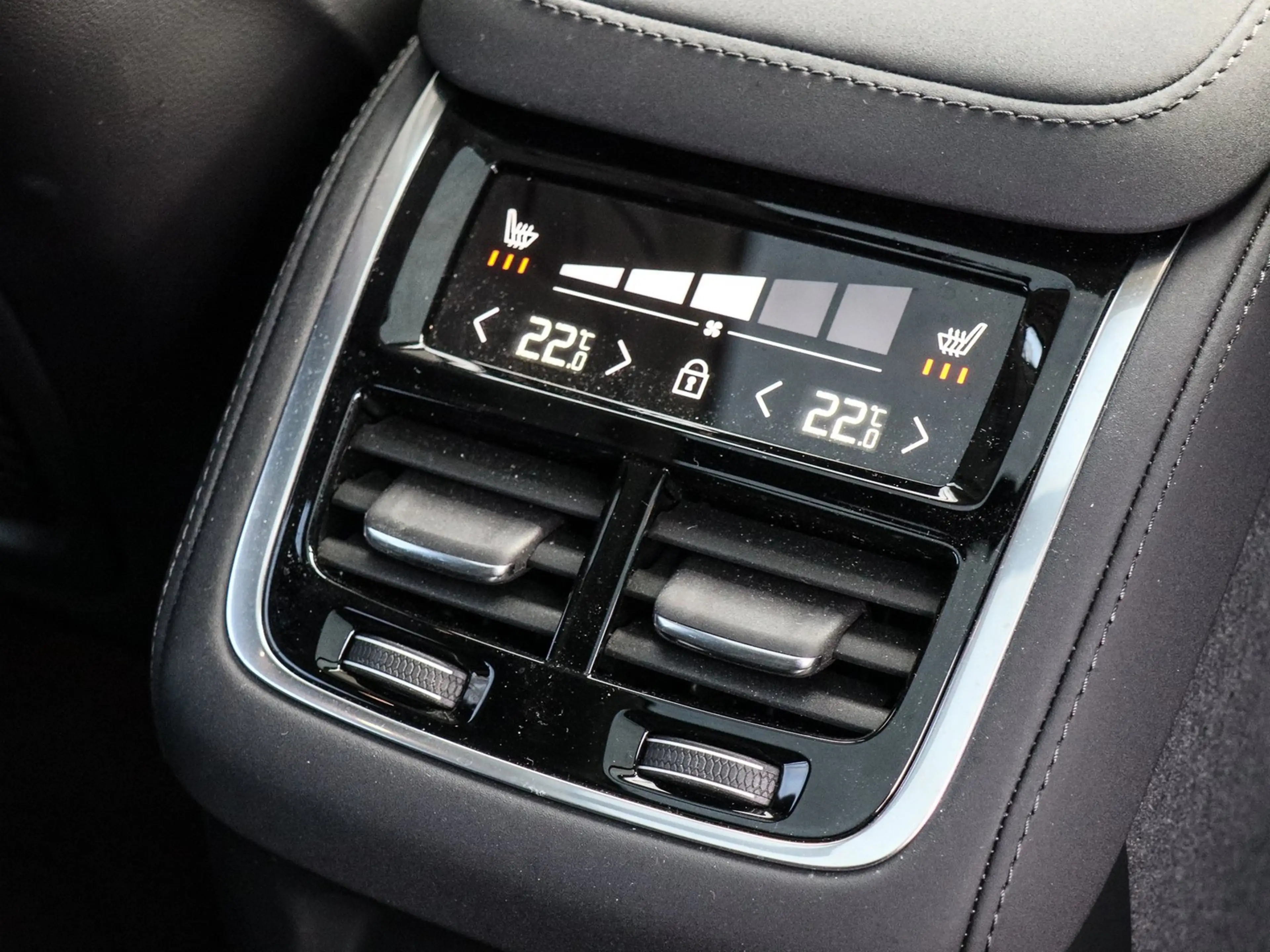 Volvo XC90 T8 AWD Reskin Plus Dark NP:95.230,-/PANO/360°/HK — photo 15