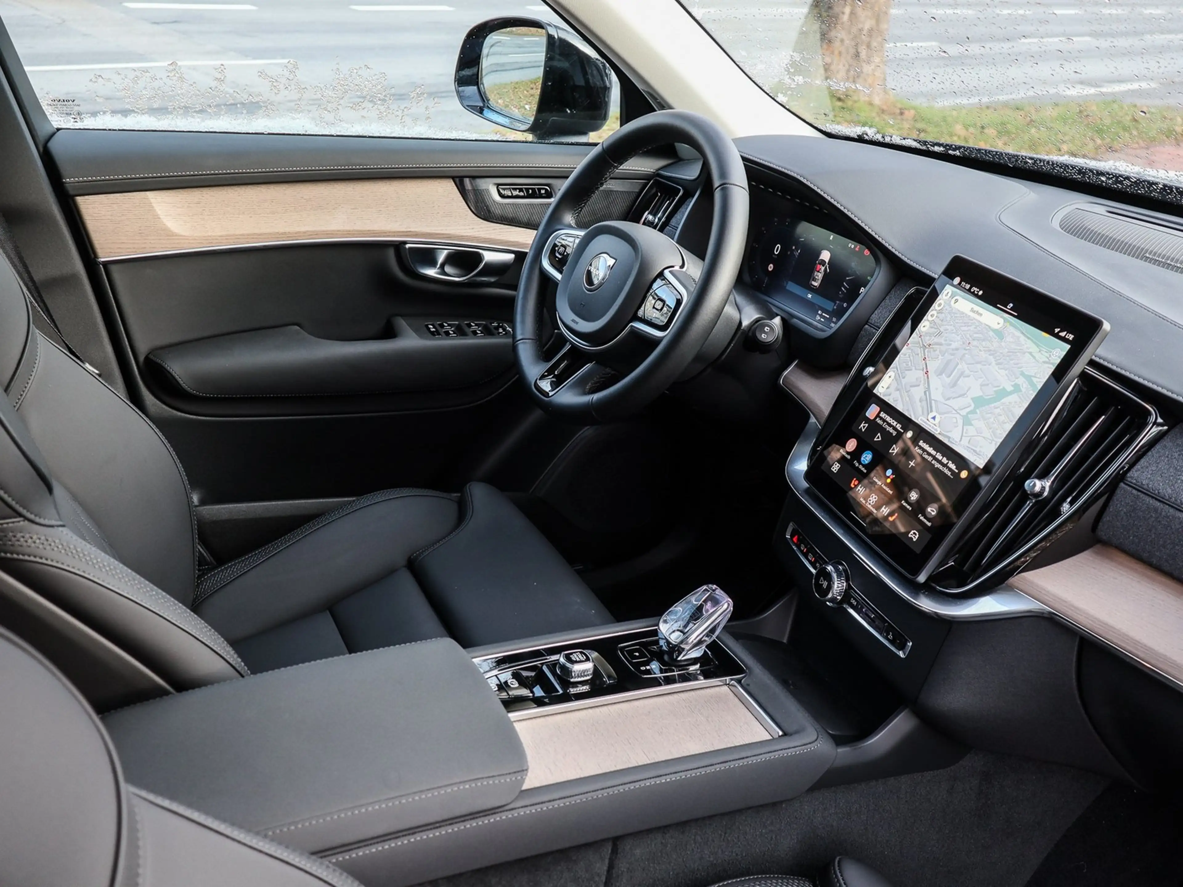 Volvo XC90 T8 AWD Reskin Plus Dark NP:95.230,-/PANO/360°/HK — photo 3