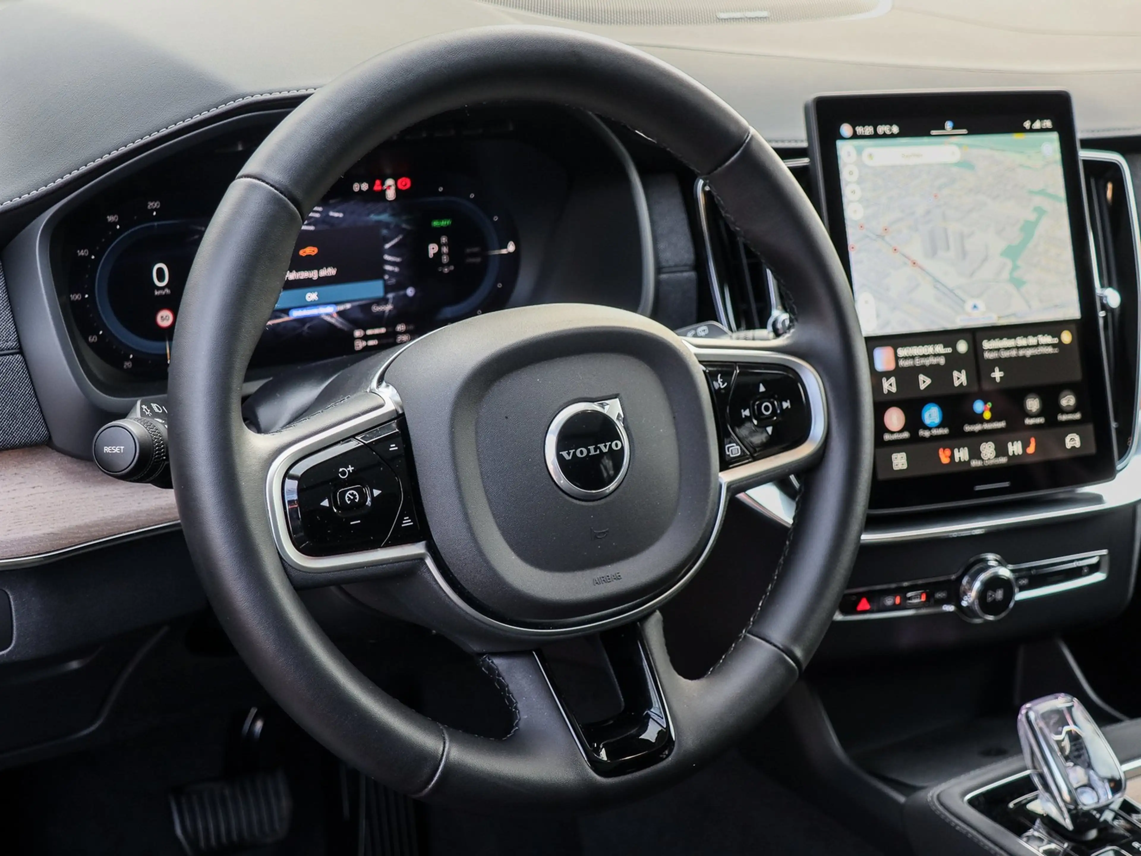 Volvo XC90 T8 AWD Reskin Plus Dark NP:95.230,-/PANO/360°/HK — photo 9
