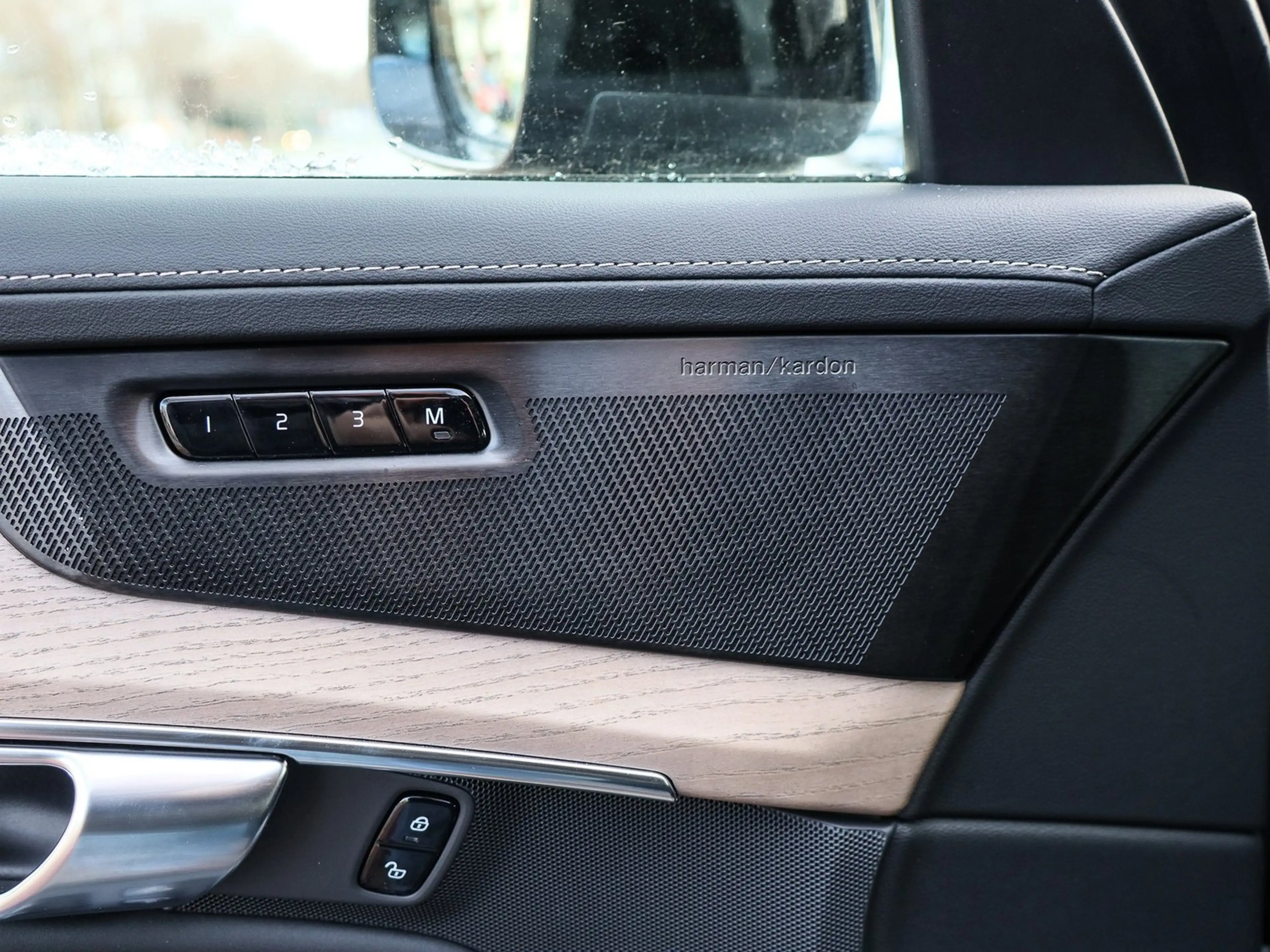 Volvo XC90 T8 AWD Reskin Plus Dark NP:95.230,-/PANO/360°/HK — photo 14